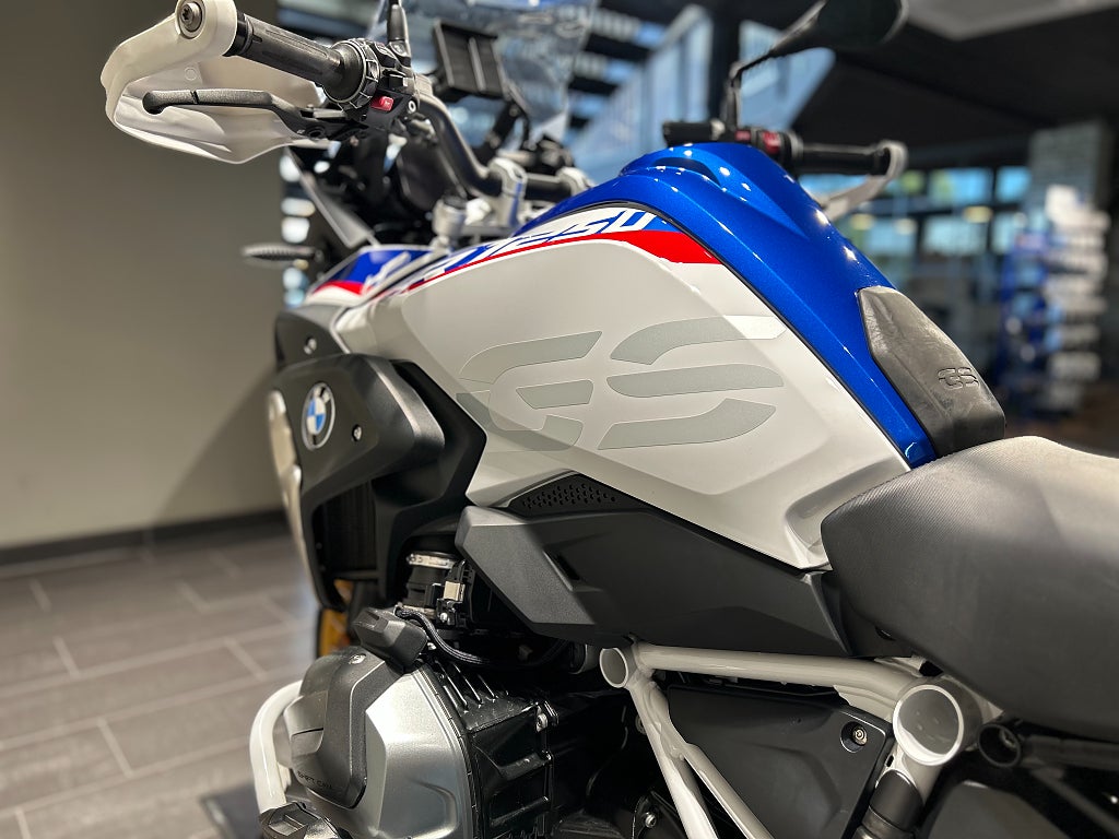BMW R1250GS / Style HP / 3st väskor / 3,45% ränta / Motobågar