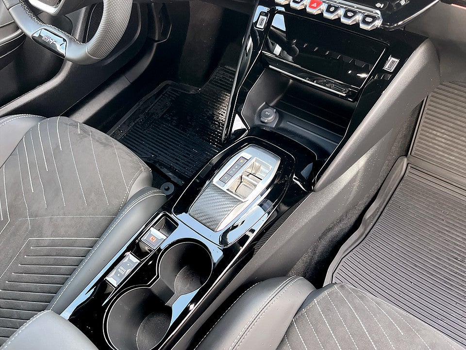 Bild på Peugeot 2008 GT 1.2 PT 130hk Aut B-KAMERA CARPLAY