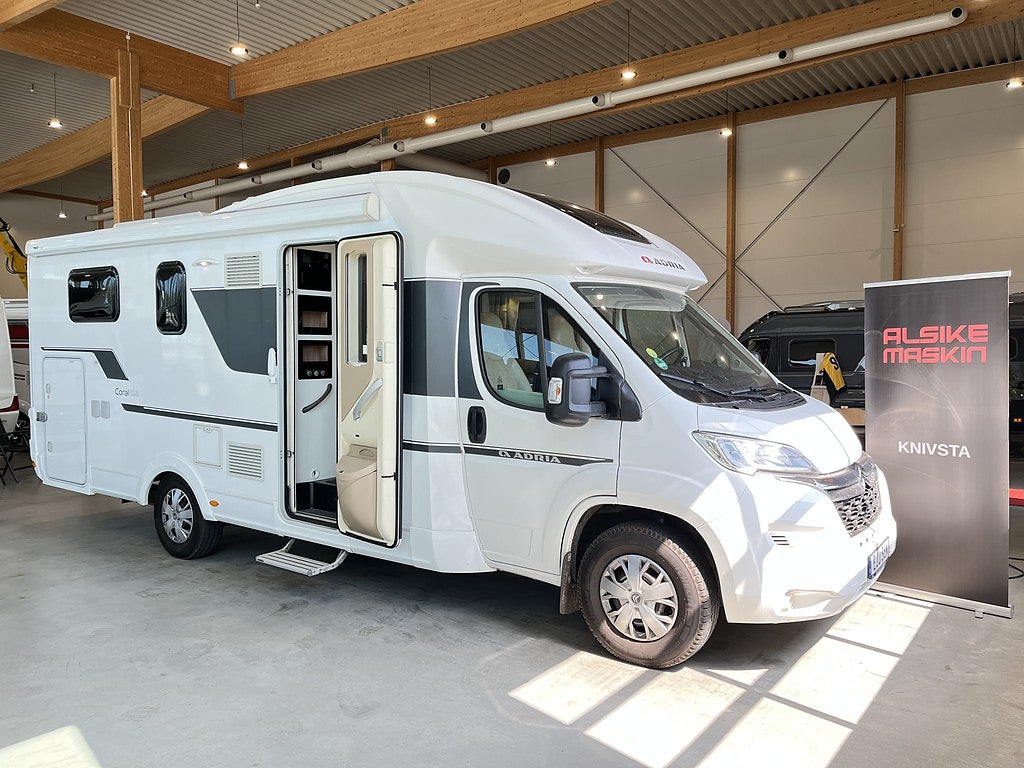 Adria Coral Axess 670 SL / B-körkort / AC-Bodel / Solcell / Dragkrok /