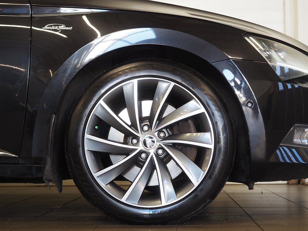 Skoda Superb Kombi 2.0 TSI 4x4 280hk L&K Navi B-Kam Skinn 2018