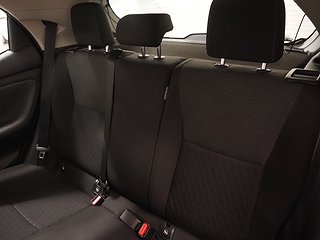 Halvkombi Toyota Yaris 16 av 23