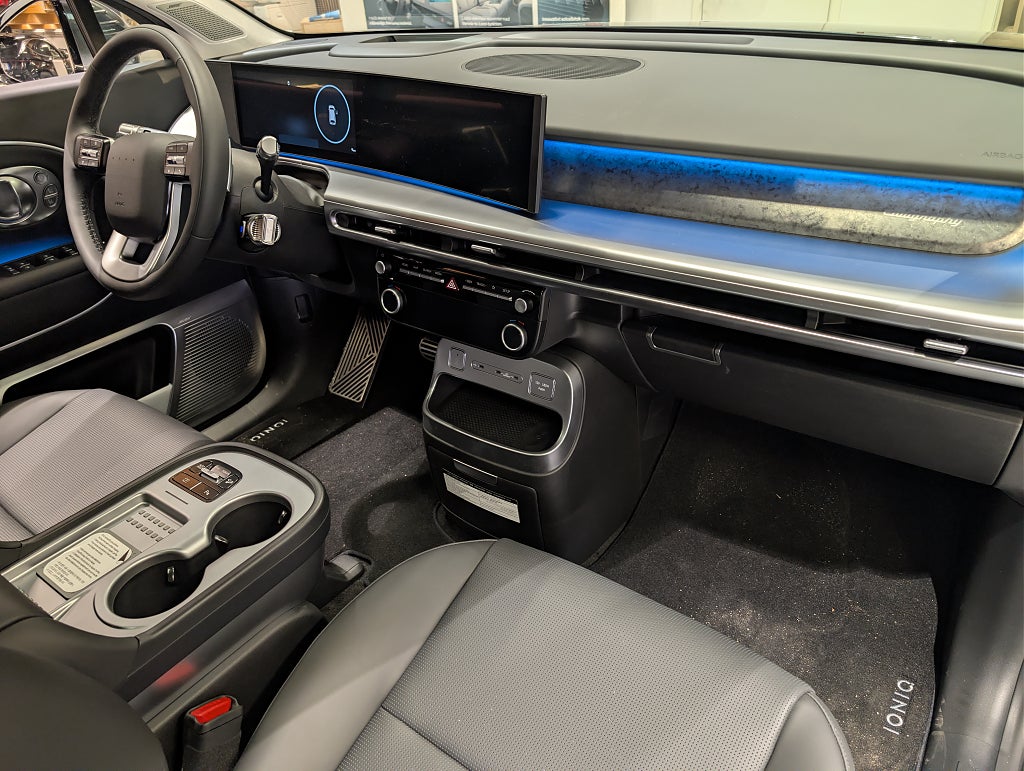 Hyundai IONIQ 9 Performance 110 kWh Calligraphy 6-sitsig Business Lease thumbnail