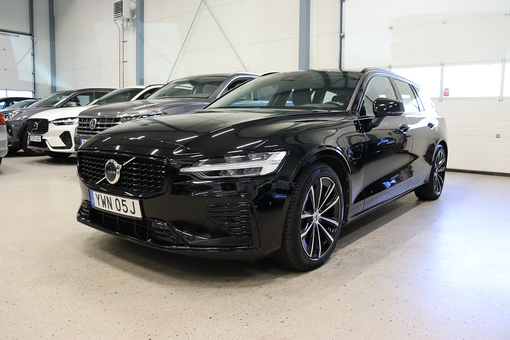 Volvo V60 Recharge T6 AWD Plus Dark Drag Läder B-Kam P-Värm 399hk