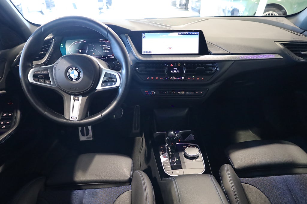 BMW 118I Steptronic M Sport Navi PDC CarPlay Rattvärme Laptimer 2022