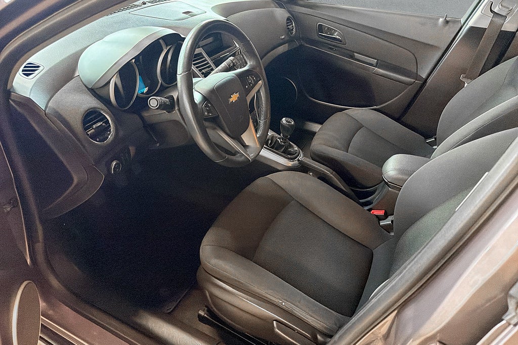 Chevrolet Cruze Halvkombi 1.6 Dragkrok Fullservad  AUX Nybesiktigad