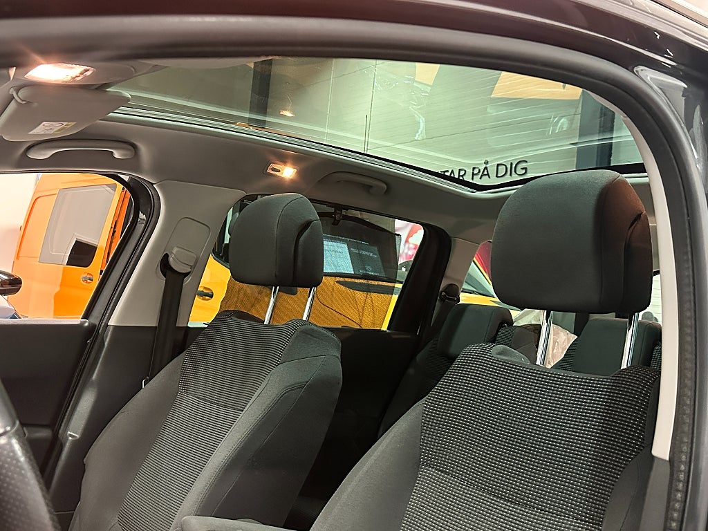 Peugeot 5008 Allure 1.6 BlueHDi 7-sits 120hk B-kam, Navi, Panorama thumbnail