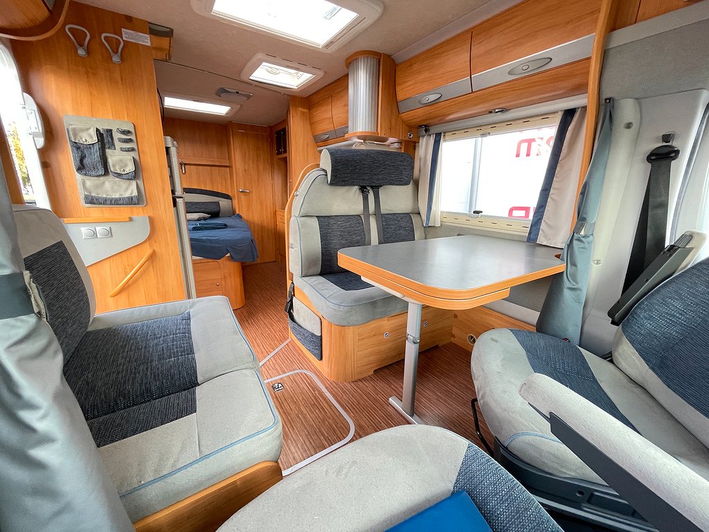 Adria Coral S 680 ST / B-körkort / El-Patron /Ugn/ Solcell/  - Adria