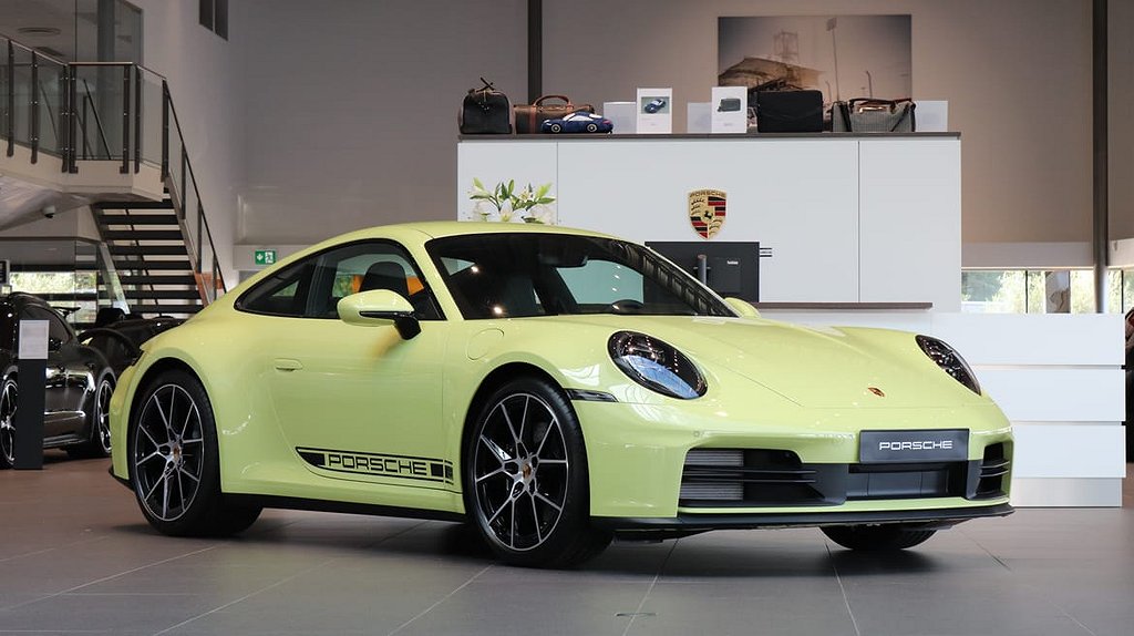 Porsche 911 Carrera 992.2 Cartagena yellow metallic