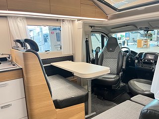 Husbil-halvintegrerad Adria CORAL 670 SLT PLUS 9 av 28