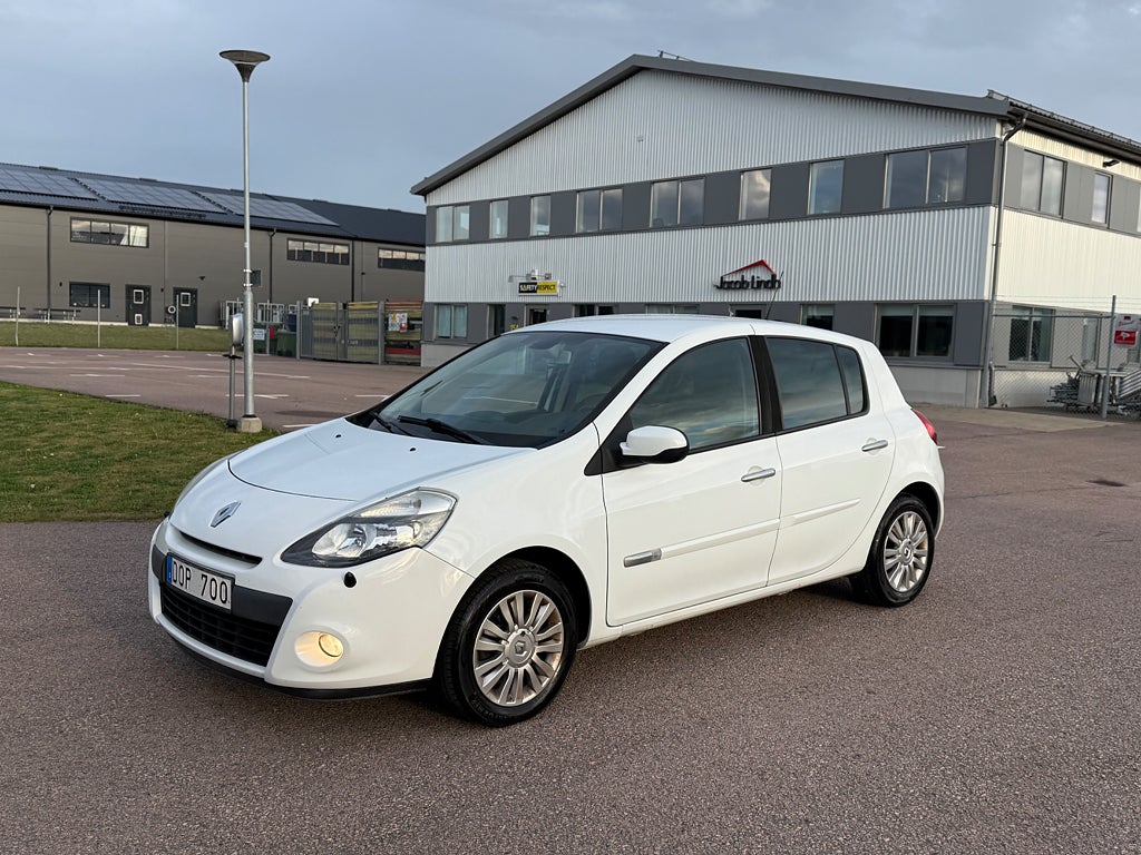 Renault Clio Renault Clio Ny servad Ny besiktigad Års skatt 668kr