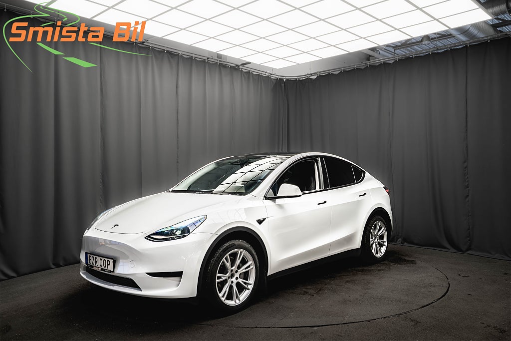 Tesla Model Y Standard Range RWD DRAGKROK PANO LÄDER VÄRMEPUMP MOMS