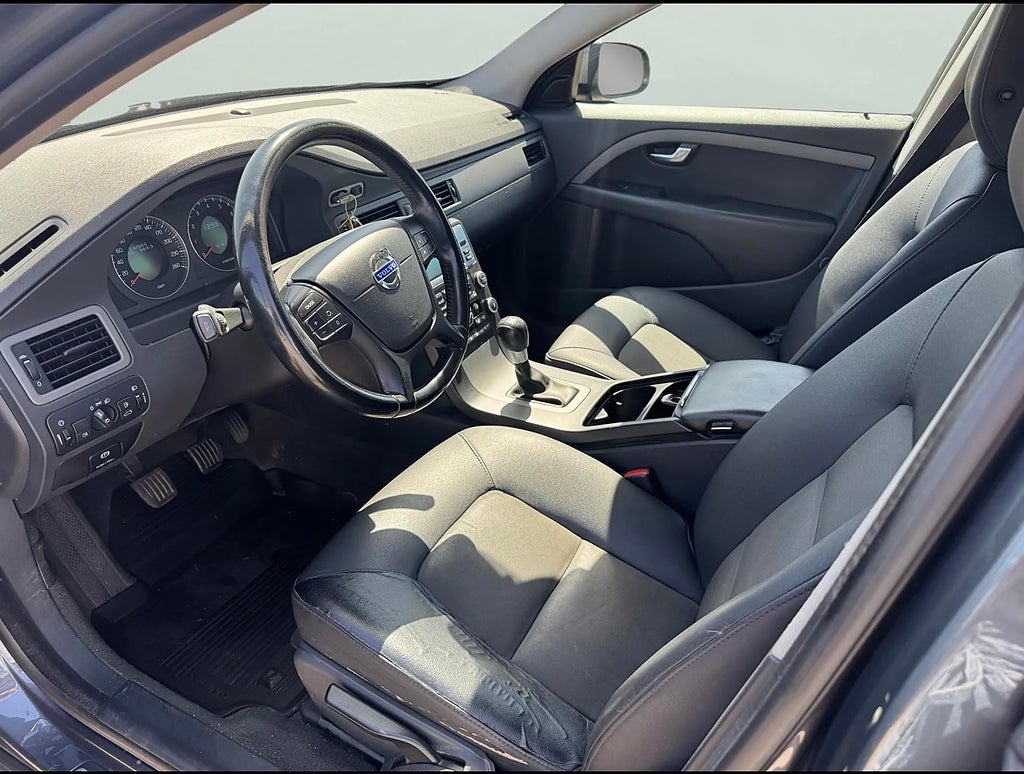 Volvo V70 2.0F Kinetic# Ny besiktad#Fullservad - miniatyr 9