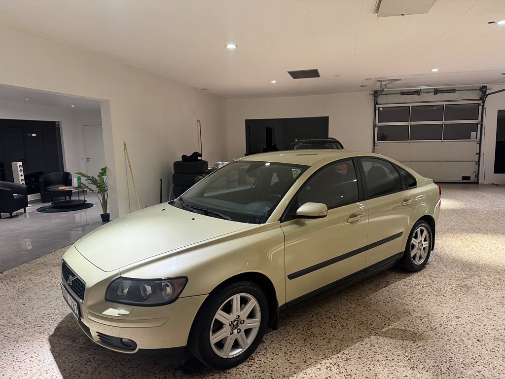 Volvo S40 2.4 lågmil välvårdad 