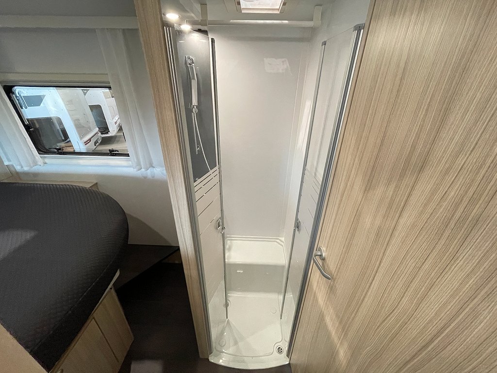 Sun Living S 75 SC / Taksäng /  B-körkort / Automat 140hk - Sun Living