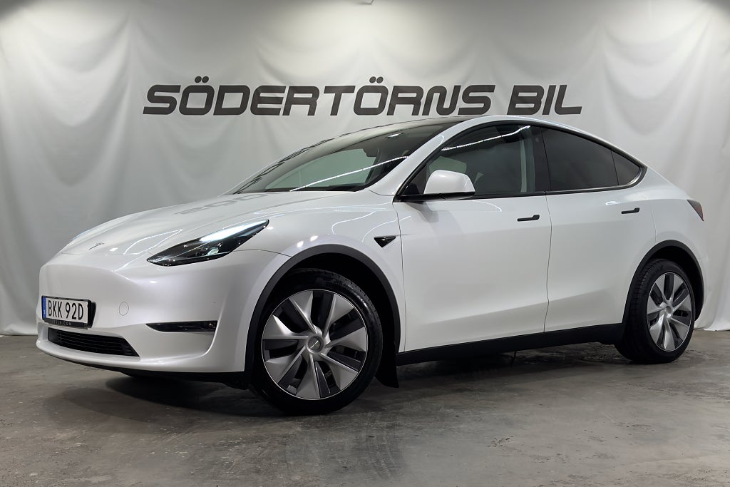 Tesla Model Y LONG RANGE AWD AUTOPILOT DRAG MOMSBIL