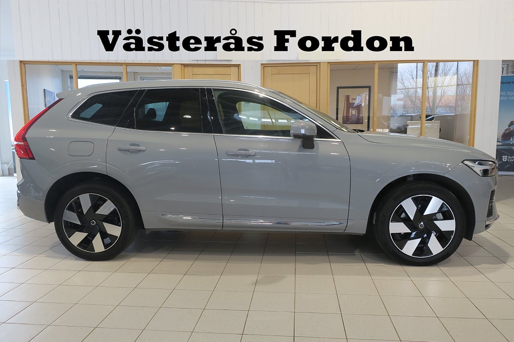 Volvo XC60 Recharge T6 AWD Core Bright Pano H/K Keyless Google