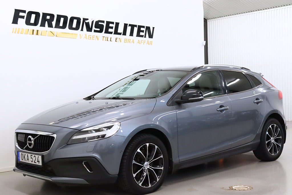 Volvo V40 Cross Country D3 Momentum VOC Pano Värmare B-kamera Navi Drag 150hk
