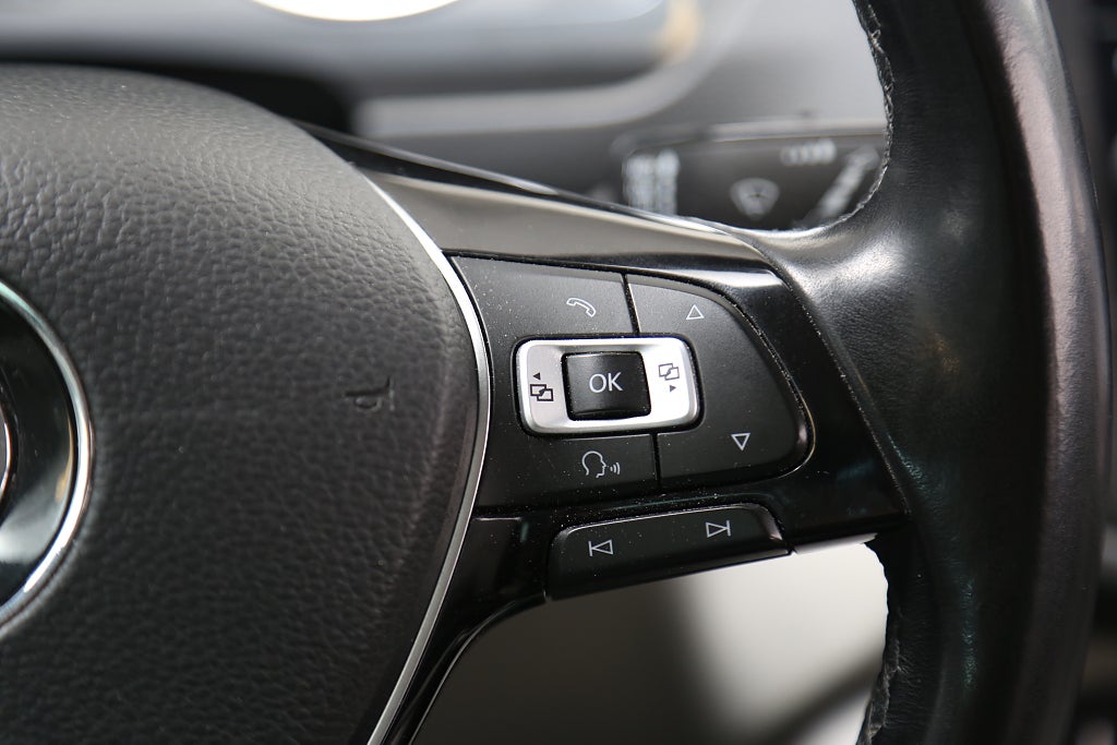 Volkswagen Tiguan 1,4 TSI Executive 4M Kamera P-Värmare Drag