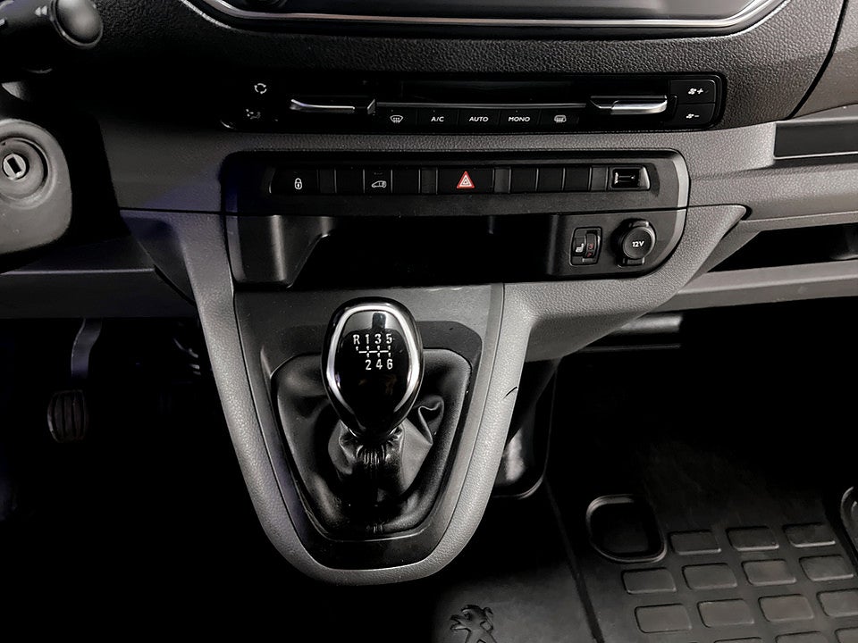 Bild på Peugeot Expert PRO+ 2.0 BHDi 145hk L2 DRAGKROK