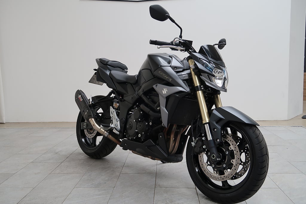 Suzuki Cycles GSR750A B-King Lågmilare, MIV slipon