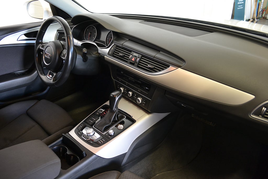 Audi A6 Avant 2.0 TDI Ultra S Tronic 190hk S-Line P-Sensorer