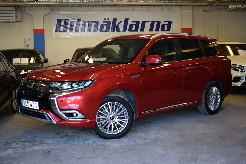 Mitsubishi Outlander PHEV CVT AWD/ Business/ ADAP-FART/ DRAG/ 360° KAMERA