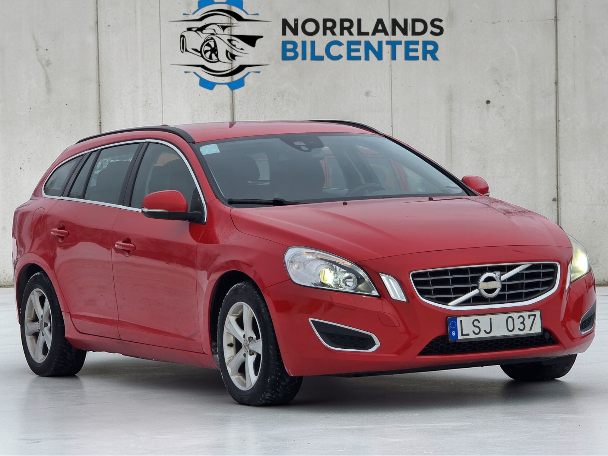 Volvo V60 T3 Momentum 2012, photo 2/39
