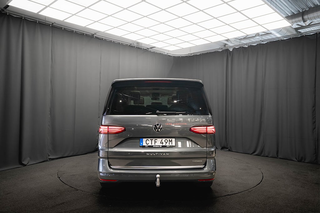 Volkswagen Multivan eHybrid EL-DÖRR PANO HUD B-VÄRM DRAG H/K ELSTOL MOMS