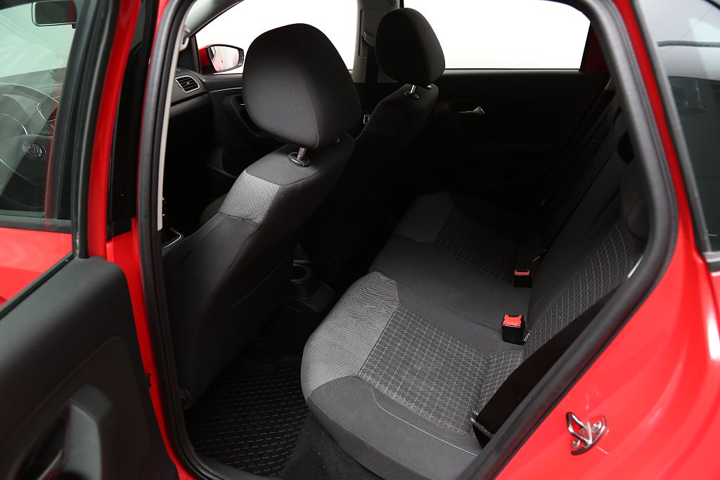 Volkswagen Polo 1,2 TSI 90hk R-Line 5D Motorvärmare