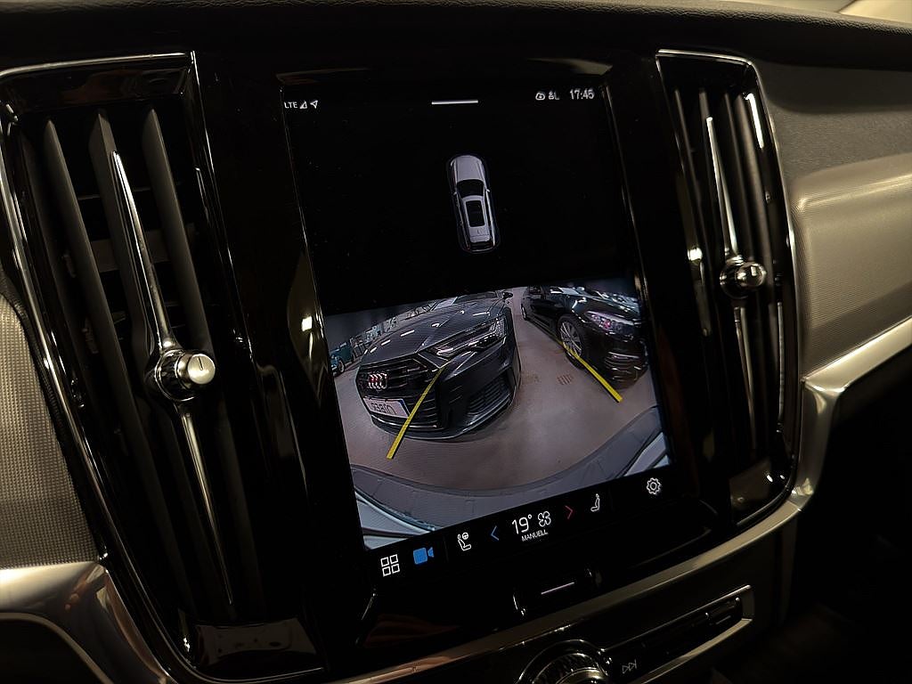 Volvo V90 B4, Momentum, Läder, MOMS, 1 brukare
