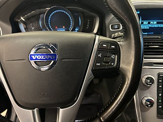 Volvo XC60 D4 AWD Geartronic S&V-däck/D-värm/Psens/MoK/Kamera/Drag – bild 19