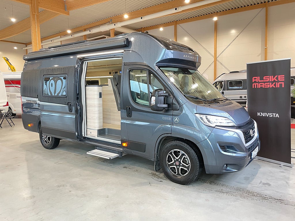 Affinity One 295 / Våningssäng / Automat 180hk / Solcell / Dragkrok /
