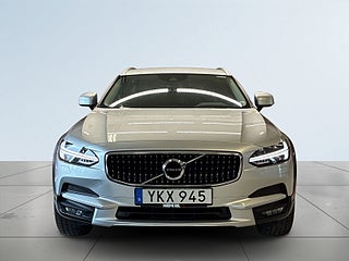 Volvo V90 Cross Country D4 AWD Pro Mvärme Dvärme Dragkrok Backkamera S&V-däck – bild 2