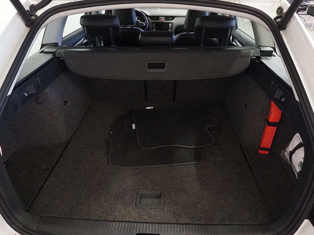 Skoda Octavia Scout 2.0 TDI 150hk 4x4 | Drag | D-värm | Navi | 2015