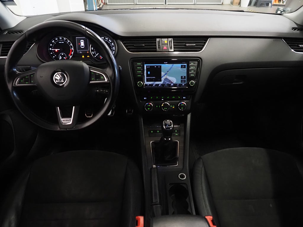 Skoda Octavia Scout 2.0 TDI 150hk 4x4 | Drag | D-värm | Navi |