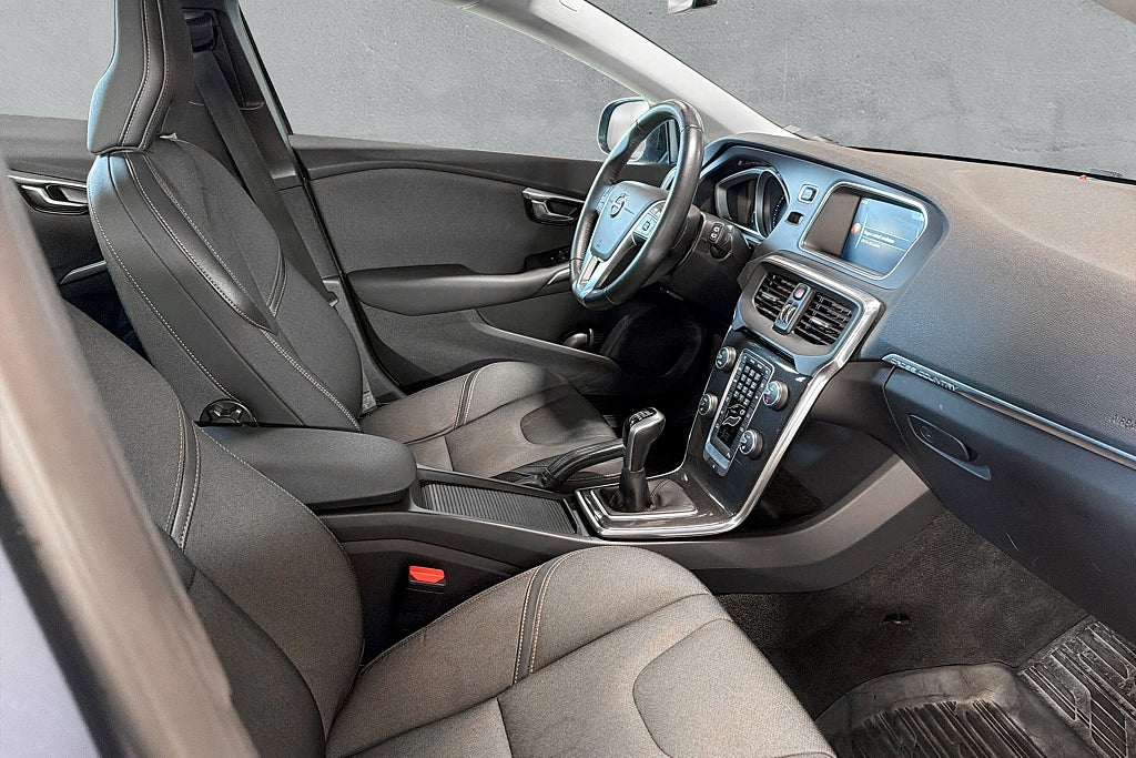 Volvo V40 Cross Country D2 Momentum Fullservad Välvårdad VOC