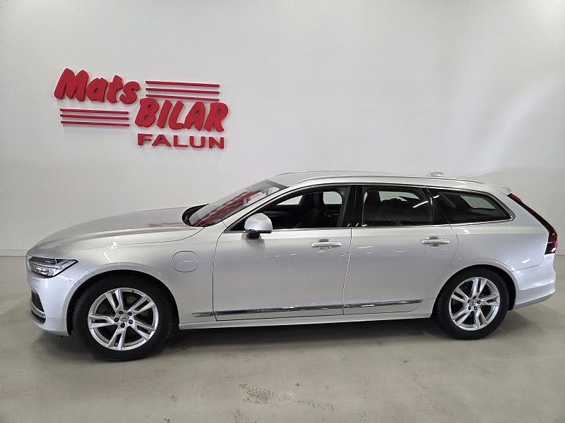 Volvo V90 T6 Momentum 4x4 Recharge 350 Hk