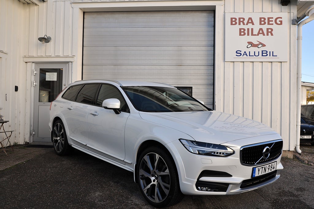 Volvo V90 Cross Country D4 PRO AWD Nav Drag 21" H/K Skinn