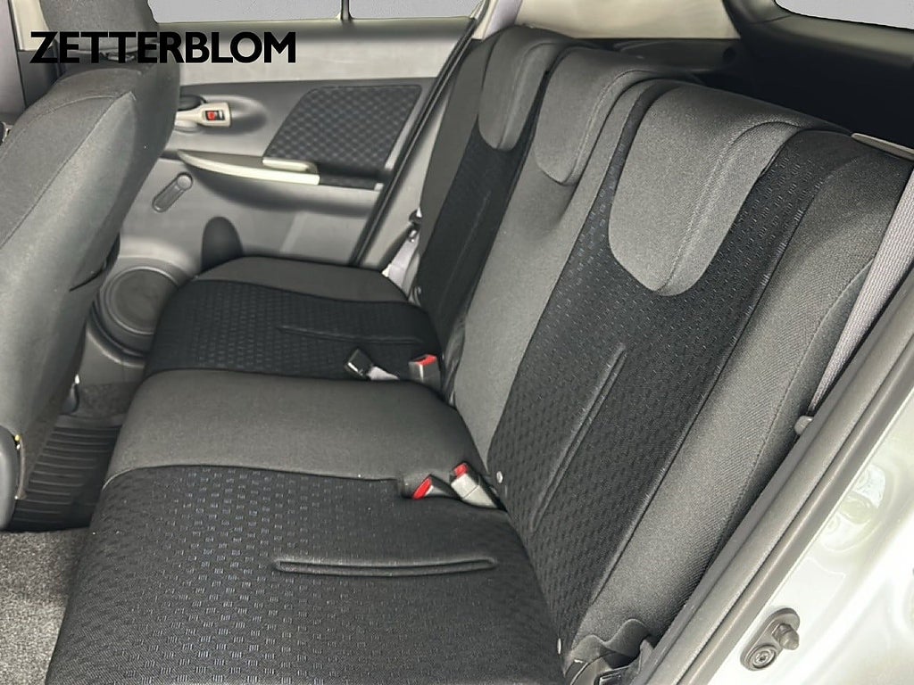 SUV Toyota Urban Cruiser 9 av 16