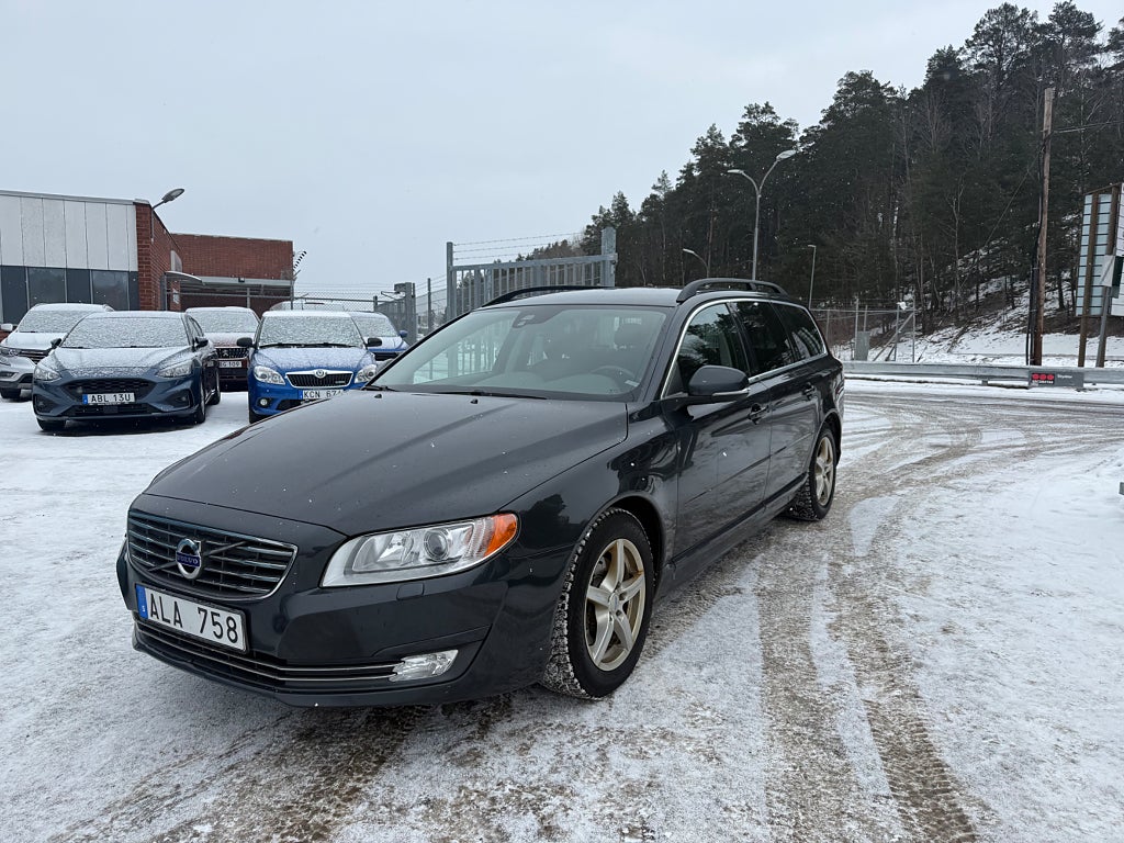Volvo V70 D2 115hk Automat Momentum Dragkrok Välservad Välvårdad