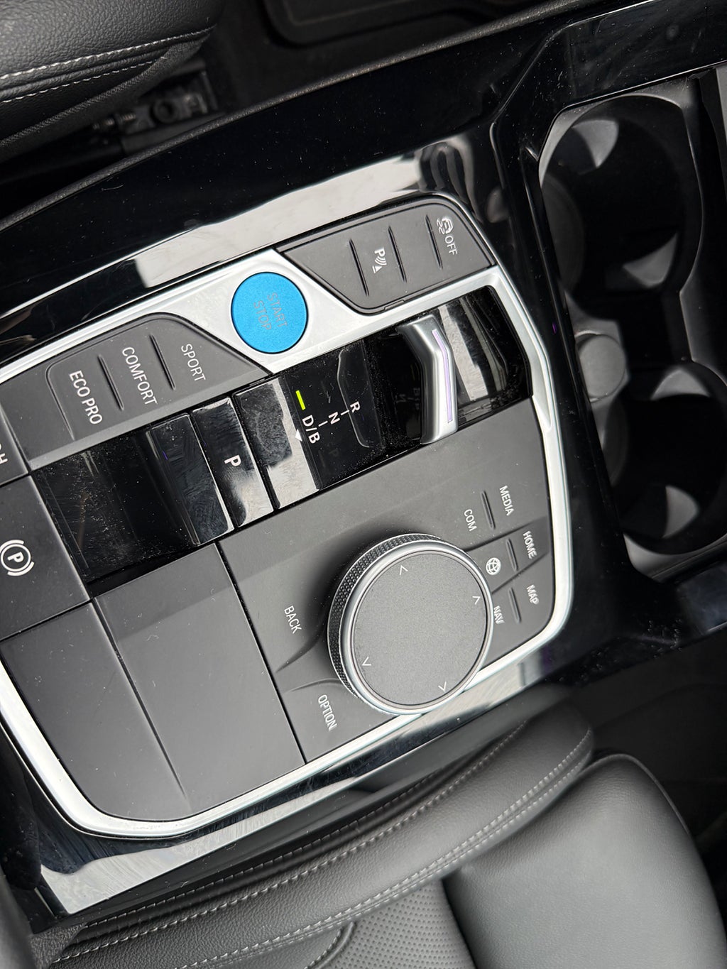 BMW iX3 M Sport Glastak Cockpit Läder Drag - bild 19