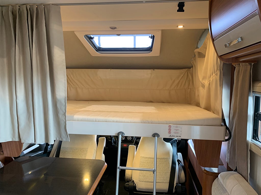 Adria Sonic i 700 ST / Solcell / Cykelställ / Taksäng / Ugn - Adria