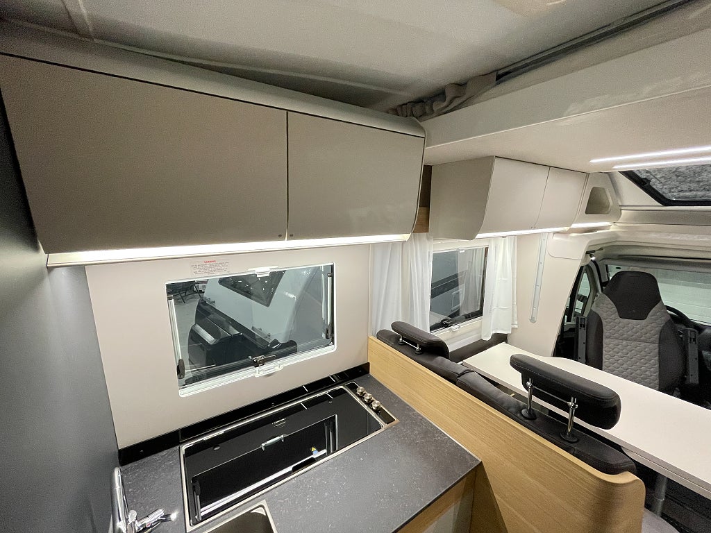Adria Matrix Axess 670 SL /Taksäng/Automat/5 bältad/B-körkort - Adria