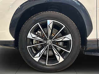 MG HS PHEV Luxury 360° GPS Pvärm Elbaklucka Skinn SoV MOMS – bild 14