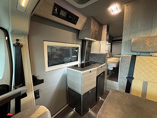 Husbil-halvintegrerad Robeta Kronos 180HK AUT Stor soffa bak! Långbädd & Popup-tak 7 av 29