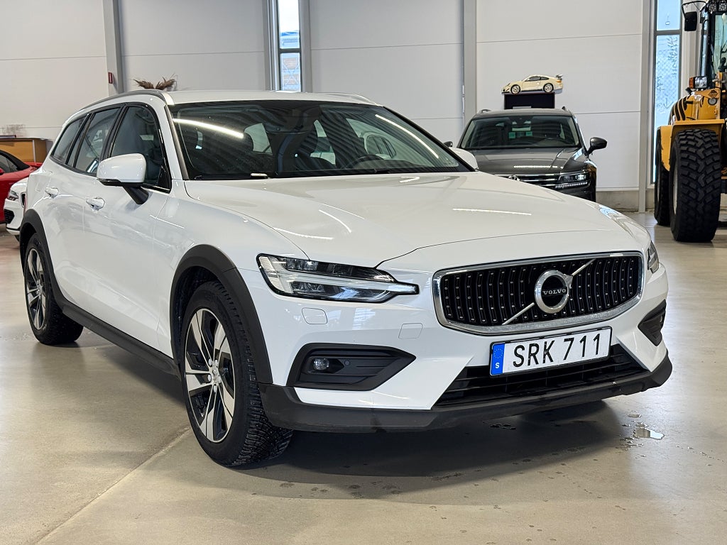 Volvo V60 Cross Country D4 AWD AUT DRAG EN ÄGARE KAMREM BYTT S&V HJUL DUBB VOC
