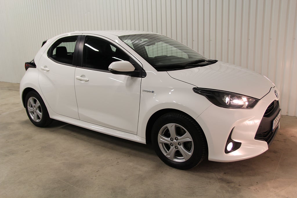 Toyota Yaris Hybrid CVT Active Facelift 2021 "SÅLD"