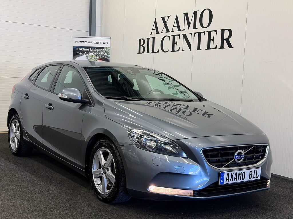 Volvo V40 D2 115Hk Powershift Nybesiktad*Kamrem Bytt*Drag 1-Ägare
