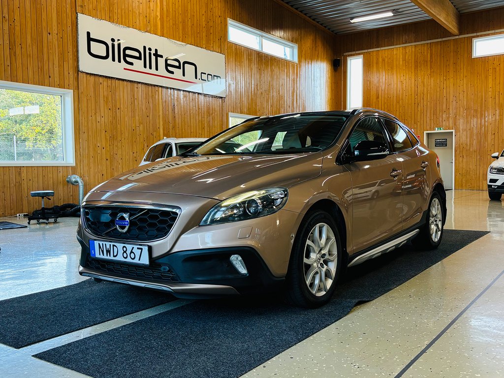 Volvo V40 Cross Country T5 AWD Summum GPS Pano B-Kam 254 hk