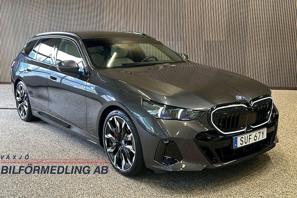 BMW i5 eDrive40 Touring M-sport Pro / Panorama Comfortpkt /
